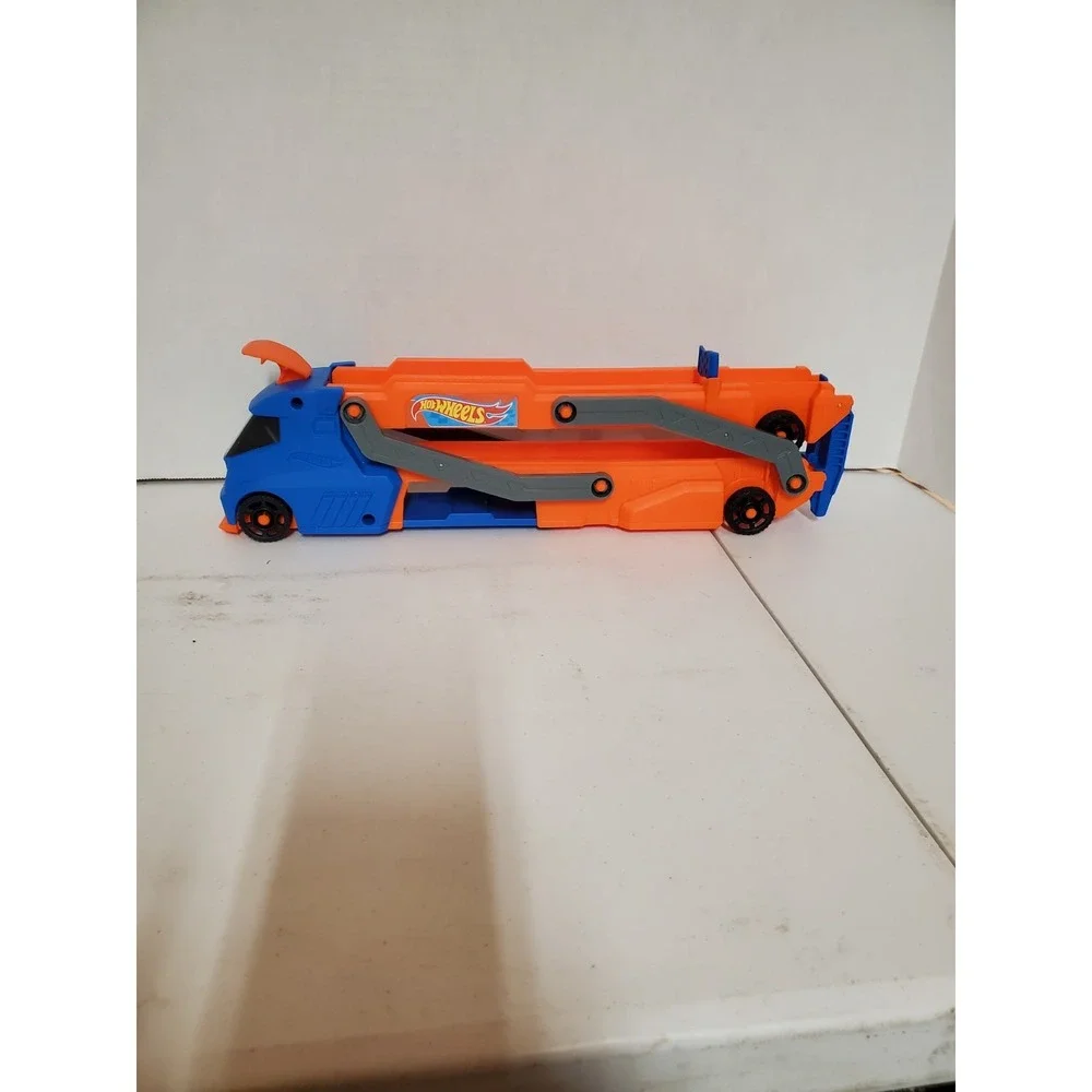 Hot Wheels City Speed Track Transporter W/ 9 Hot Wheels Included